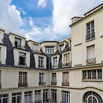 Champs Elysées Apartment